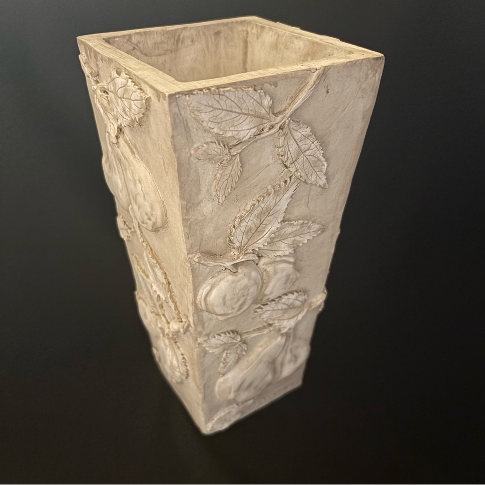 Vintage Hen Feathers Vase 9” Raised Fruit Country Estate - Ralph Lauren Decor - Picture 10 of 10